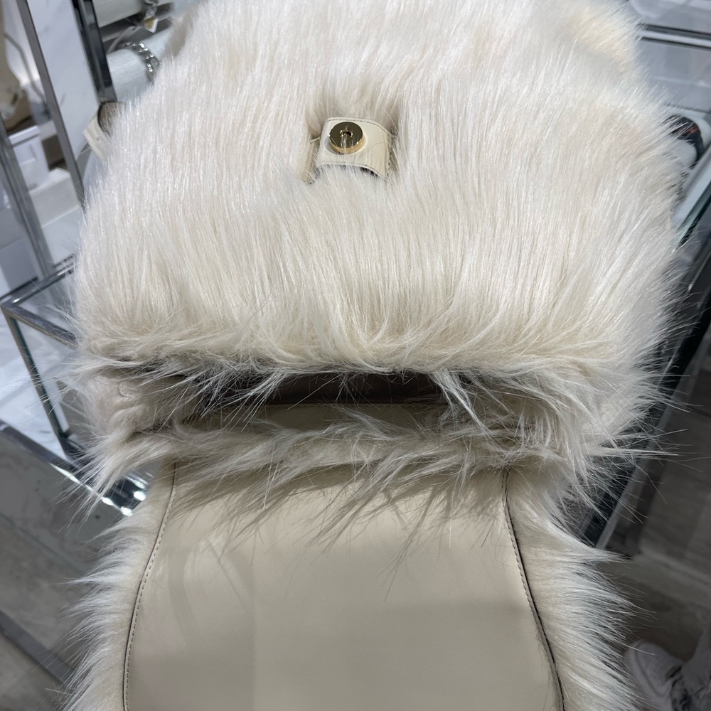 MICHAEL KORS Quinn Medium Flap Faux Fur Backpack
Natural 
NWT 

Live Style - Picture 14 of 16